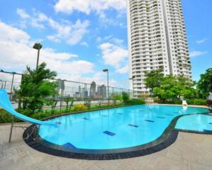 4 bed Condo in Saichol Mansion Khlong San District C019345