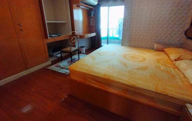 4 bed Condo in Saichol Mansion Khlong San District C019345