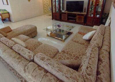 4 bed Condo in Saichol Mansion Khlong San District C019345