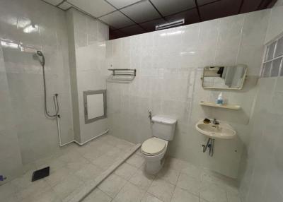 7 ห้องนอน, 4 ห้องน้ำ บ้าน ราคา ฿ 40,000/เดือน