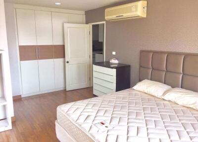 2 bed Condo in Serene Place Sukhumvit 24 Khlongtan Sub District C019302