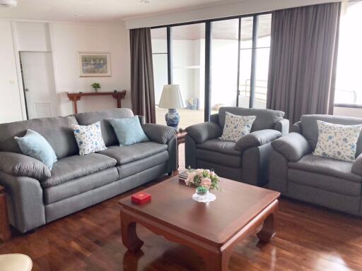 3 bed Condo in Royal River Place Yan Nawa District C019289
