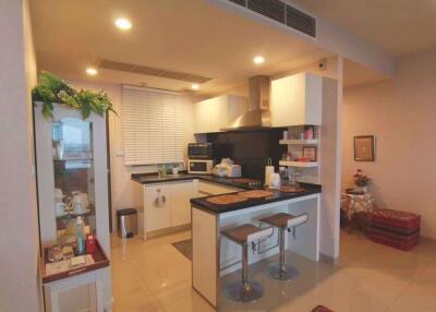 3 bed Condo in Watermark Chaophraya Khlong Ton Sai Sub District C019245