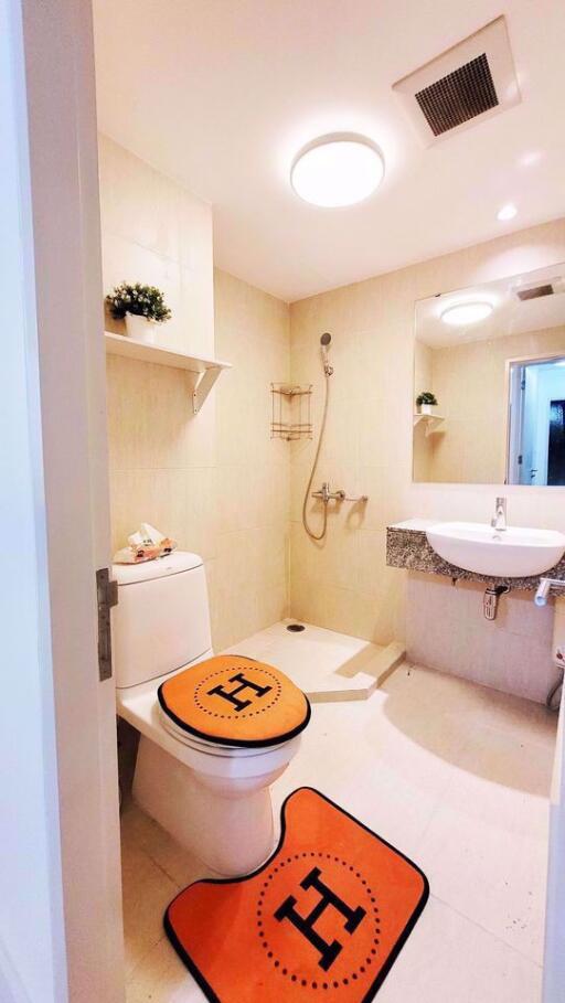 2 bed Condo in The Clover Khlong Tan Nuea Sub District C019238