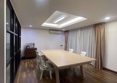 3 bed House Silom Sub District H019236