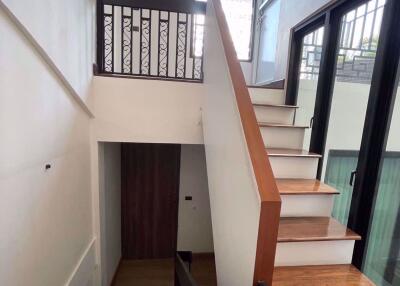 3 bed House Silom Sub District H019236