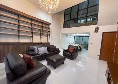 3 bed House Silom Sub District H019236