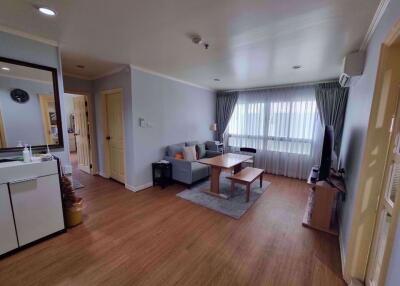 2 bed Condo in Lumpini Ville Phahol - Suthisarn Samsennai Sub District C019217