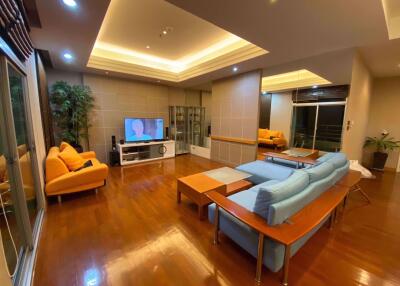 2 bed Condo in Grand Langsuan Lumphini Sub District C019186