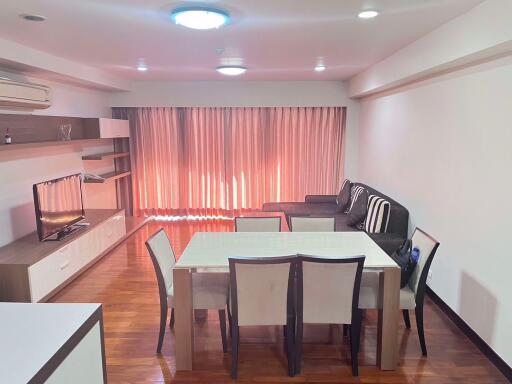 2 bed Condo in Baan Sukhumvit 14 Khlongtoei District C019181