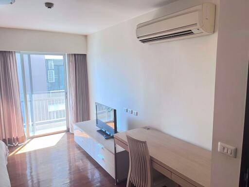 2 bed Condo in Baan Sukhumvit 14 Khlongtoei District C019181