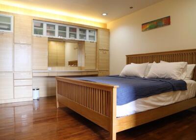 2 bed Condo in Sampoom Garden Bang Rak District C019176