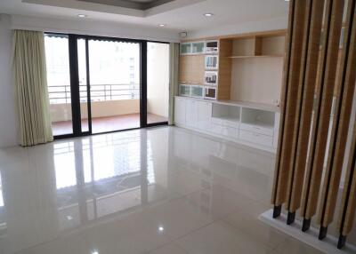 2 bed Condo in Sampoom Garden Bang Rak District C019176