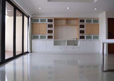 2 bed Condo in Sampoom Garden Bang Rak District C019176