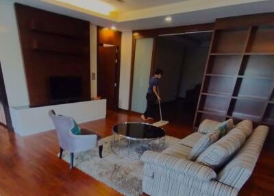 3 bed Condo in L6 Residence Sathon District C019148