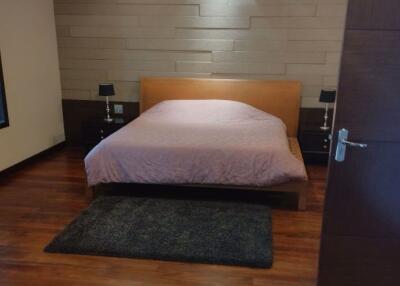 3 bed Condo in L6 Residence Sathon District C019148