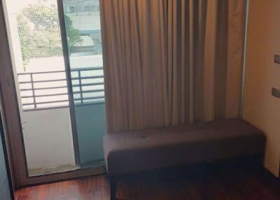 3 bed Condo in L6 Residence Sathon District C019148