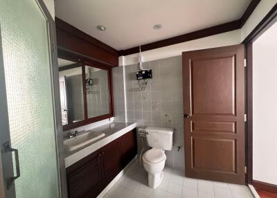 3 bed Duplex in Yada Residential Khlong Tan Nuea Sub District D019134