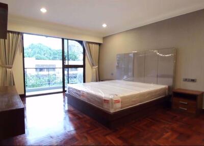 3 bed Condo in Ploenruedee Residence Pathum Wan District C019130