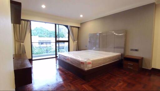 3 bed Condo in Ploenruedee Residence Pathum Wan District C019130