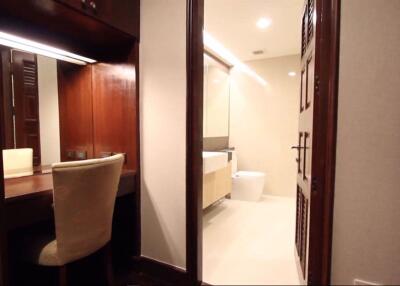 3 bed Condo in Ploenruedee Residence Pathum Wan District C019130