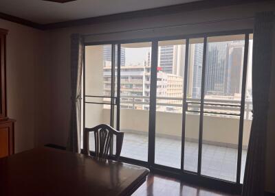 3 bed Condo in Regent on the Park 1 Khlongtan Sub District C019124