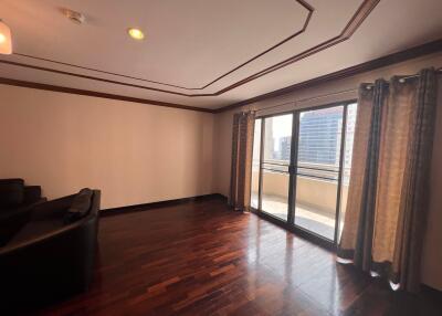 3 bed Condo in Regent on the Park 1 Khlongtan Sub District C019124