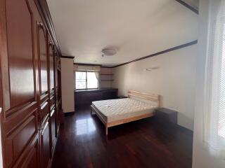 3 bed Condo in Regent on the Park 1 Khlongtan Sub District C019124