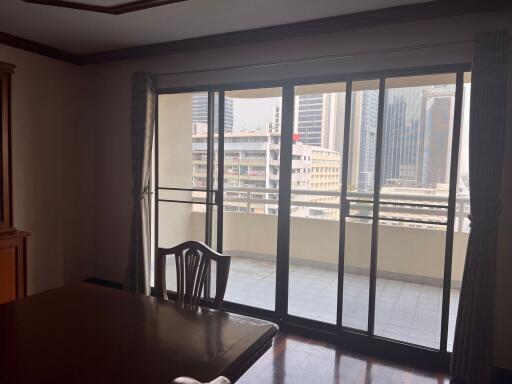 3 bed Condo in Regent on the Park 1 Khlongtan Sub District C019124