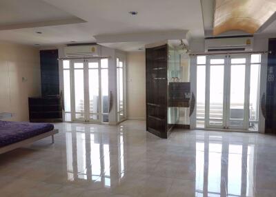 2 bed Condo in Regent on the Park 1 Khlongtan Sub District C019123