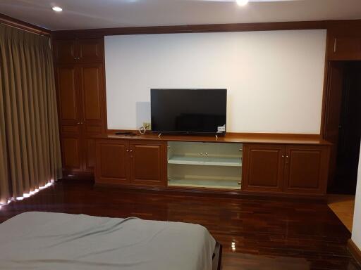 2 bed Condo in Regent on the Park 1 Khlongtan Sub District C019123