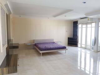 2 bed Condo in Regent on the Park 1 Khlongtan Sub District C019123