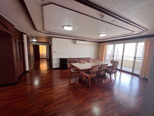 3 bed Condo in Regent on the Park 1 Khlongtan Sub District C019122