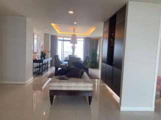 3 bed Condo in Romsai Residence Khlong Tan Nuea Sub District C019083