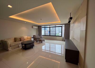 3 bed Condo in Romsai Residence Khlong Tan Nuea Sub District C019075