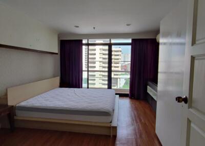 2 bed Condo in Baan Prompong Khlong Tan Nuea Sub District C019074