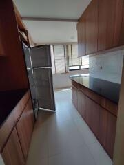 2 bed Condo in Baan Prompong Khlong Tan Nuea Sub District C019074