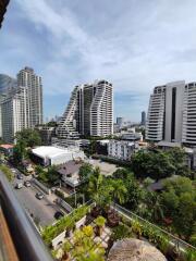 2 bed Condo in Baan Prompong Khlong Tan Nuea Sub District C019074