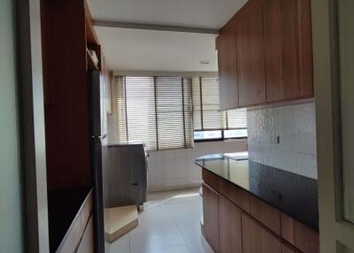 2 bed Condo in Baan Prompong Khlong Tan Nuea Sub District C019074