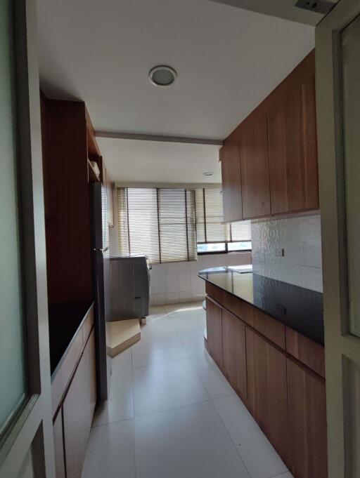 2 bed Condo in Baan Prompong Khlong Tan Nuea Sub District C019074