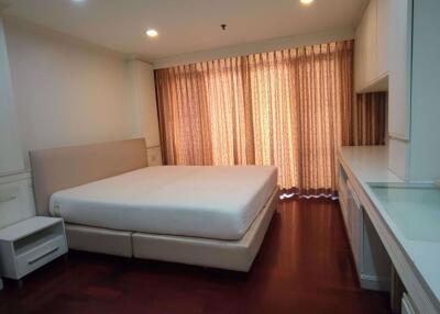 2 bed Condo in Baan Prompong Khlong Tan Nuea Sub District C019074