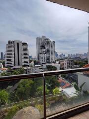 2 bed Condo in Baan Prompong Khlong Tan Nuea Sub District C019074