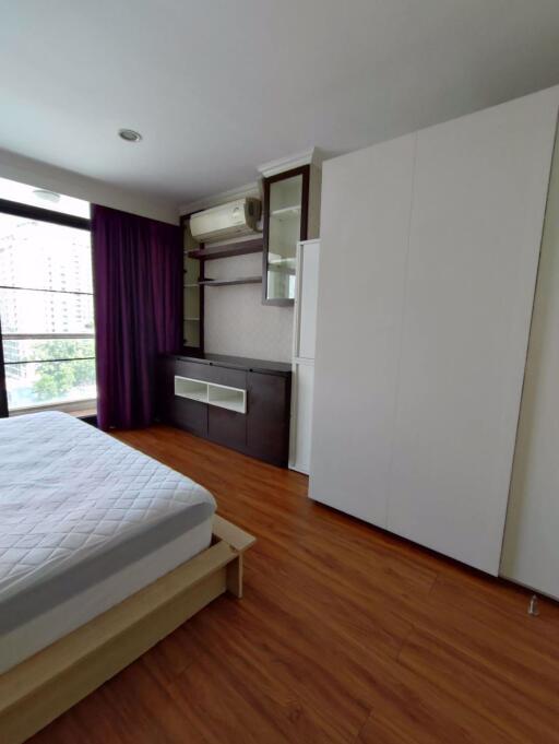 2 bed Condo in Baan Prompong Khlong Tan Nuea Sub District C019074