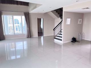 4 bed Duplex in Baan Rajprasong Lumphini Sub District D019073