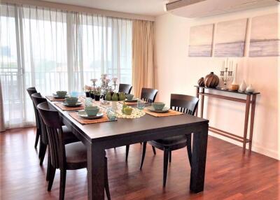 4 bed Condo in Sathorn Gallery Residences Bang Rak District C019039