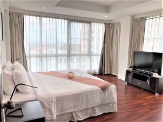 4 bed Condo in Sathorn Gallery Residences Bang Rak District C019039