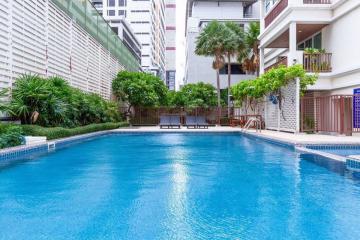 4 bed Condo in Sathorn Gallery Residences Bang Rak District C019039