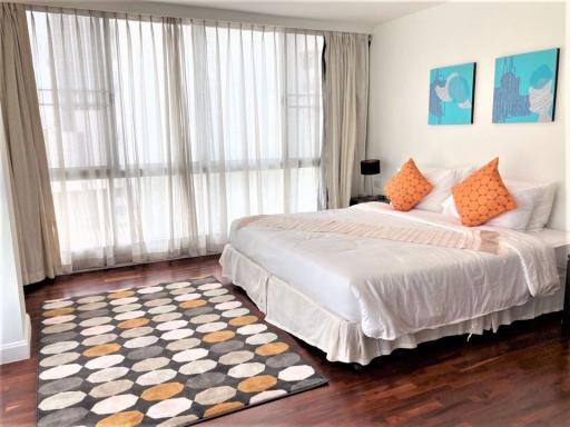 4 bed Condo in Sathorn Gallery Residences Bang Rak District C019039