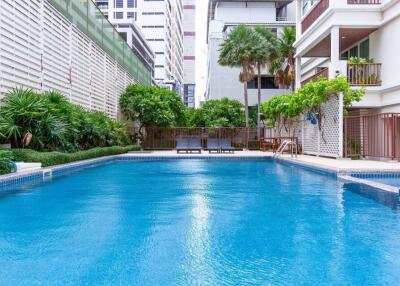 4 bed Condo in Sathorn Gallery Residences Bang Rak District C019039