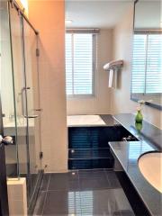 4 bed Condo in Sathorn Gallery Residences Bang Rak District C019039